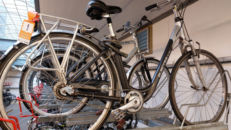 ‘Bekende verdachte’ steelt fiets bij Station Heerhugowaard en stalt die in de binnenstalling